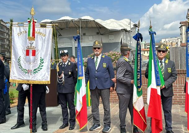 In piazza Repubblica a Varese un giardino per i 250 anni della Guardia di Finanza