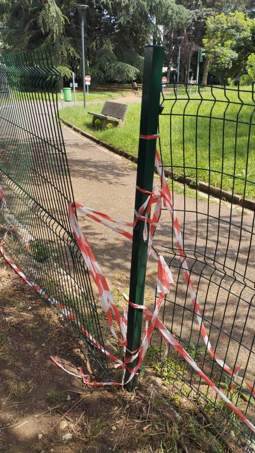 Atto vandalico nel weekend, chiusi a Saronno un parco e l'area cani