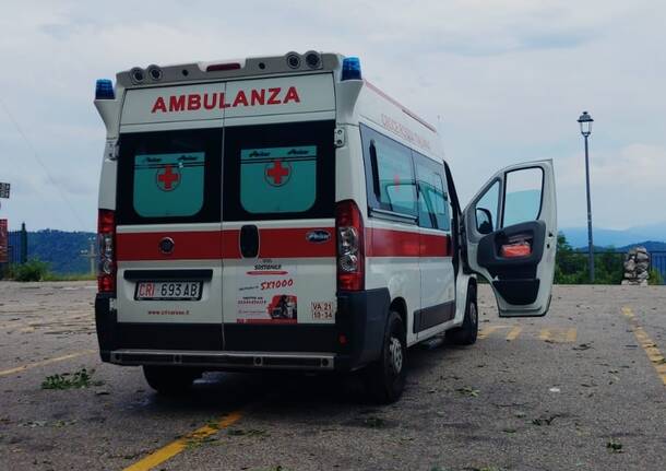 Un’ambulanza della Croce Rossa protegge il sacro Monte durante il nubifragio