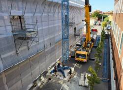 Dentro l'edificio a ponte dell'area ex Rede di Parabiago