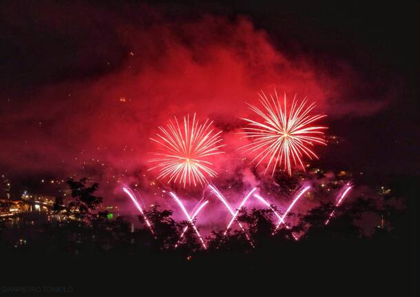 I fuochi d’artificio della Festa italo svizzera di Lavena Ponte Tresa