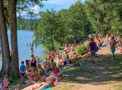 lago monate spiaggia