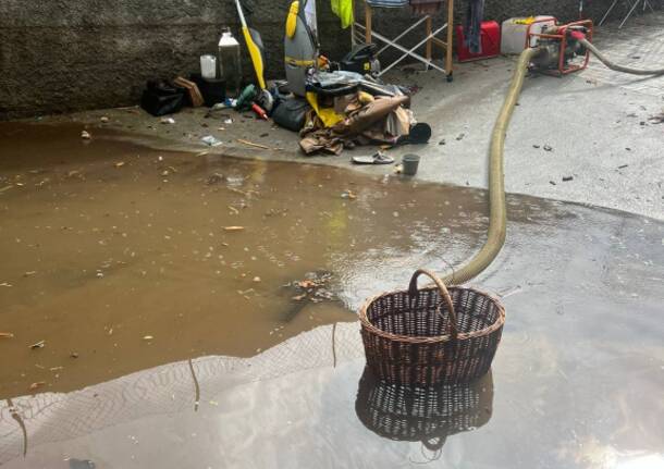 Fango e detriti a Barasso, Protezione Civile al lavoro