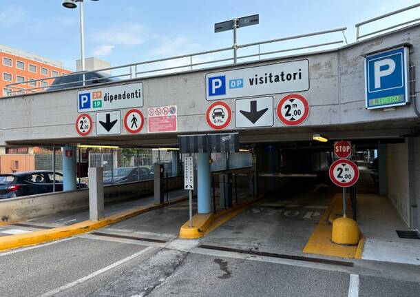 Parcheggi all’ospedale di circolo