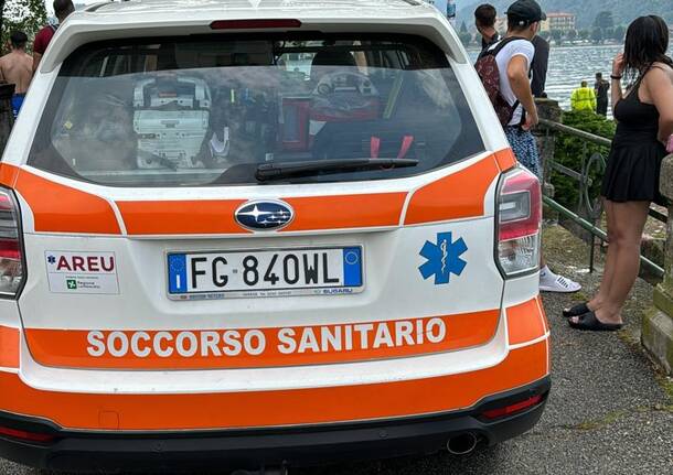 Porto Ceresio, scompare in acqua davanti alla spiaggia della Fiammetta