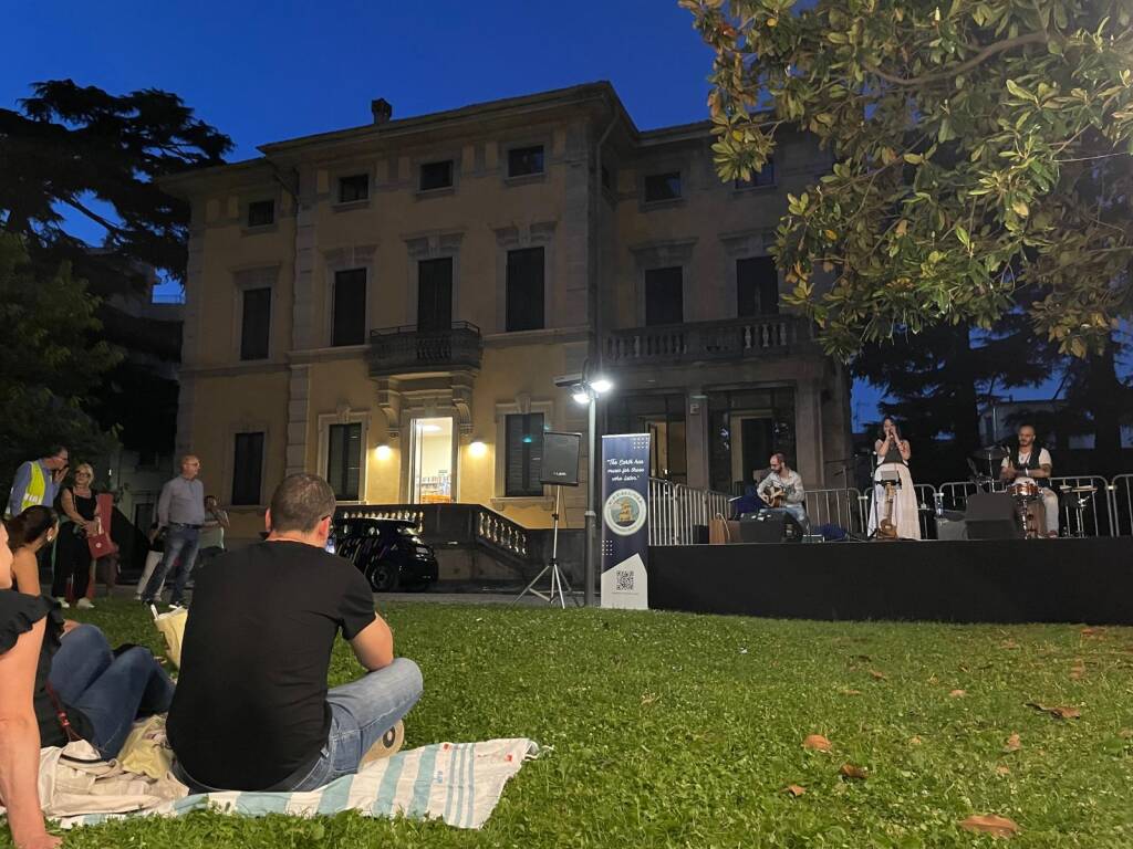 Prima serata del progetto BiblioNote alla biblioteca di legnano