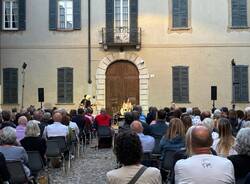 The eileen rose band in concerto in piazza Canonica