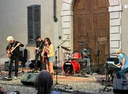 The eileen rose band in concerto in piazza Canonica