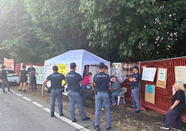 Attivisti del Comitato Saliamo gli alberi Gallarate