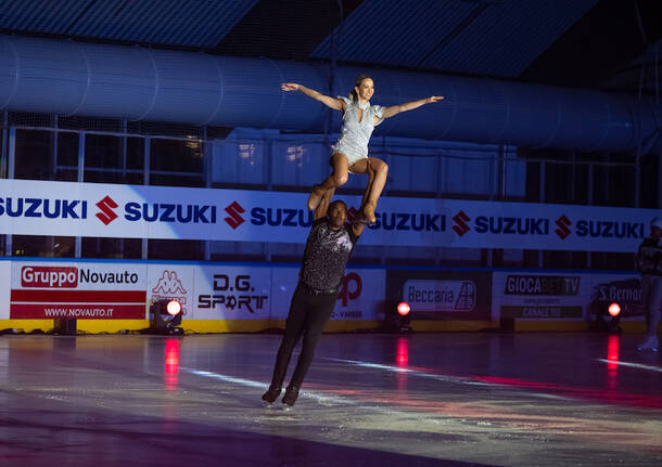 Lo show sul ghiaccio di Ferragosto all\'Acinque Ice Arena