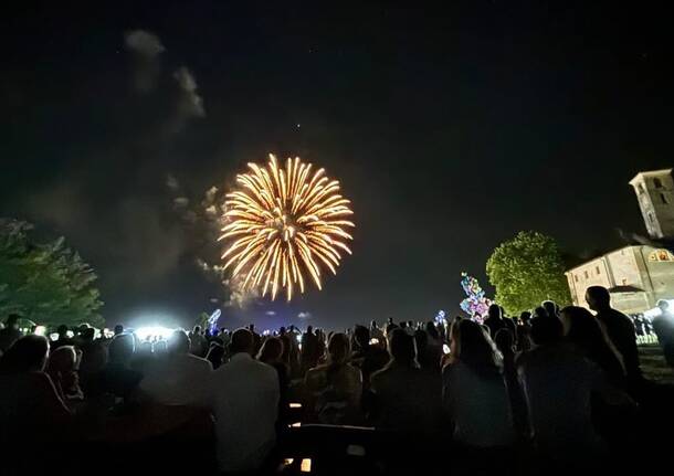 Casciago si illumina grazie ai fuochi di Sant’Eusebio