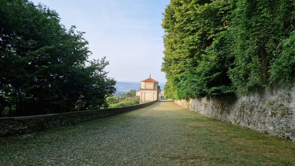 Il Cai Senior completa la polizia agostana della via Sacra al Sacro Monte