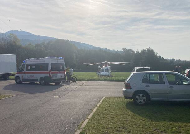 Incidente tra auto e moto a Gemonio