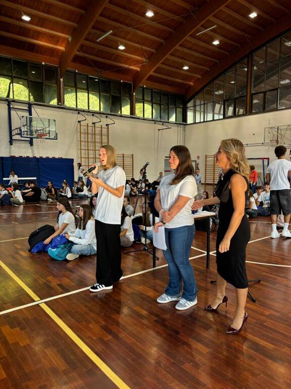 Accoglienza dei primini al liceo Tosi di Busto