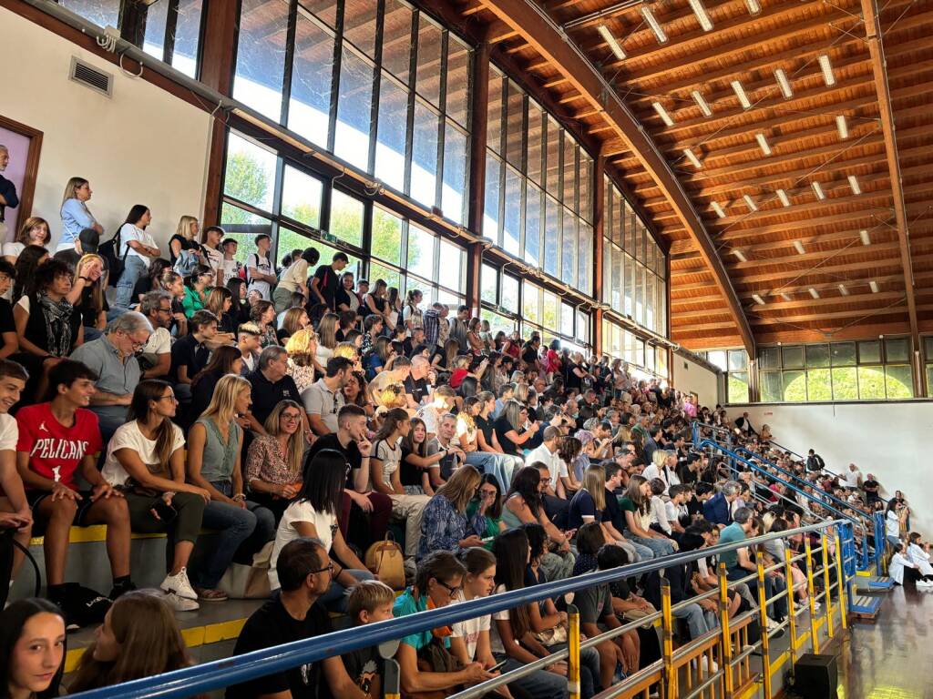 Accoglienza dei primini al liceo Tosi di Busto