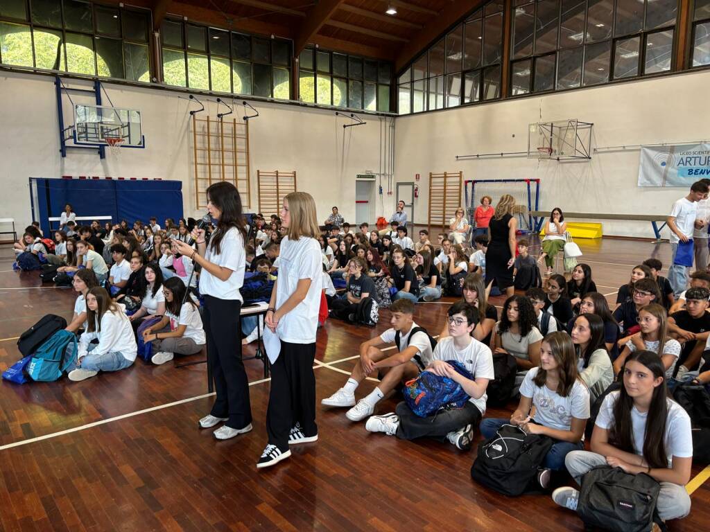 Accoglienza dei primini al liceo Tosi di Busto