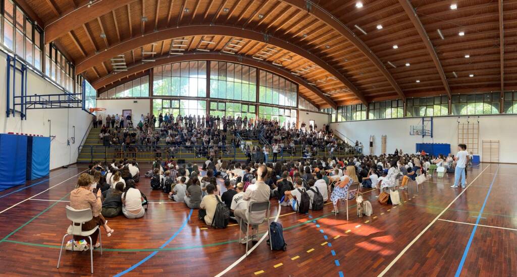 Accoglienza dei primini al liceo Tosi di Busto