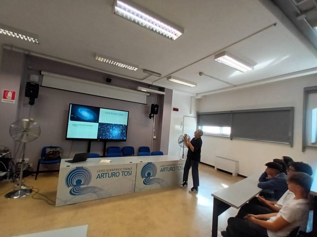 Accoglienza dei primini al liceo Tosi di Busto