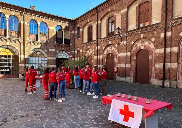 Ad occhi Chiusi Croce Rossa Legnano