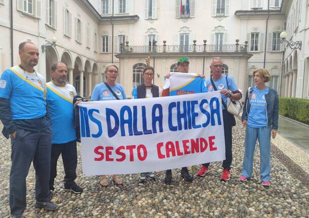 Dalla chiesa sesto calende protesta