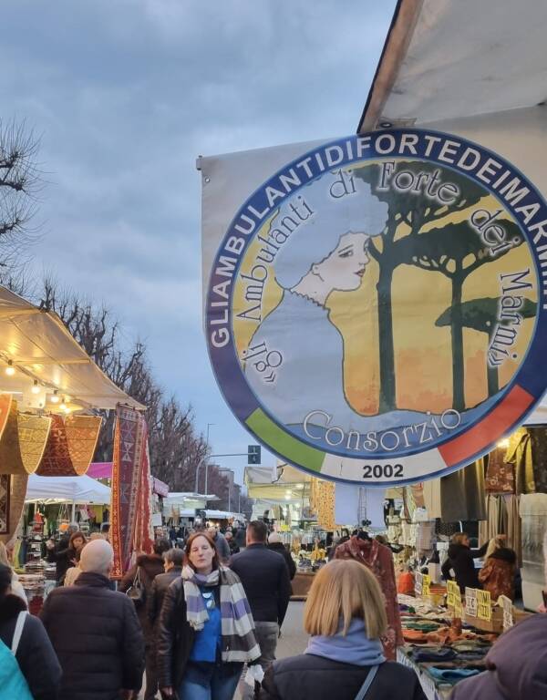 Gli Ambulanti di Forte dei Marmi® colorano la festa dell'uva di Legnano