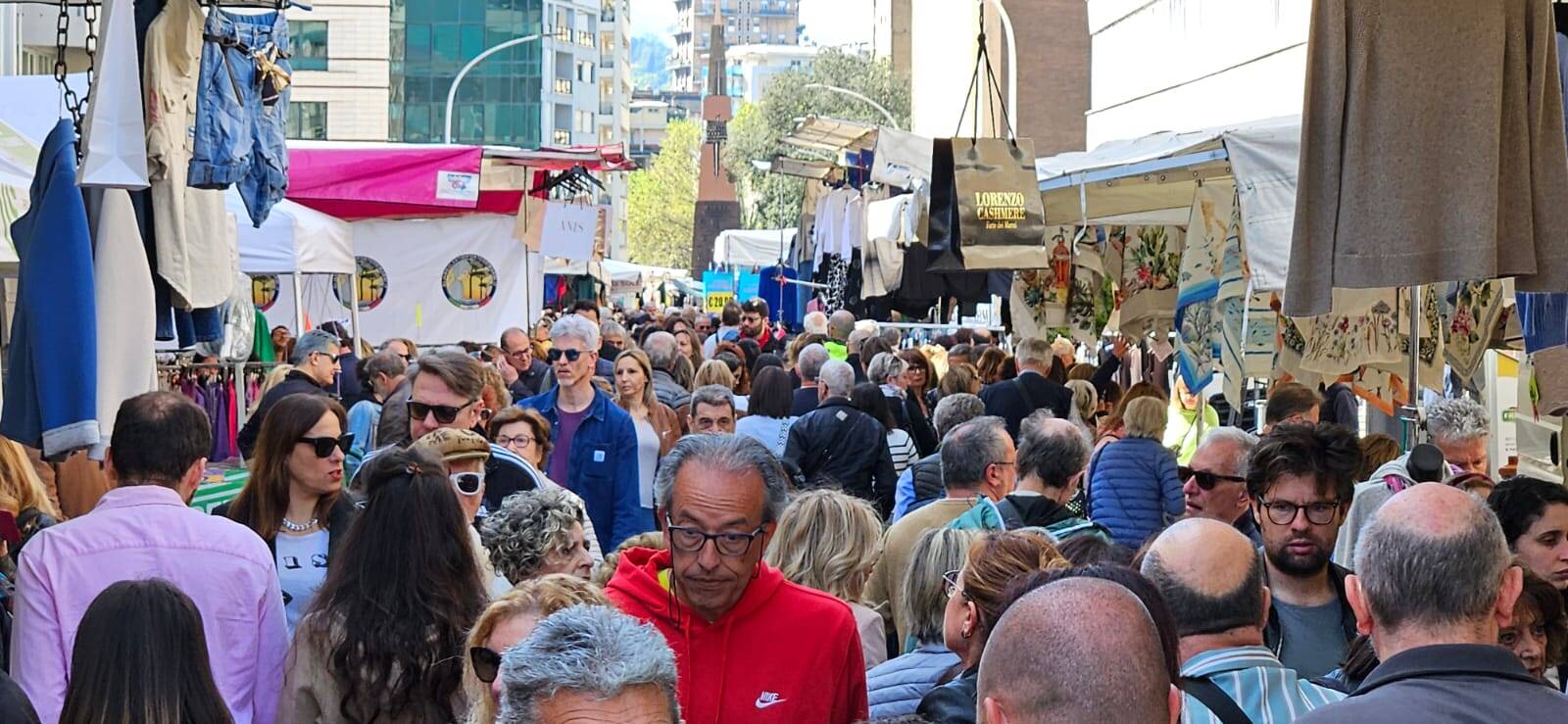 Gli Ambulanti di Forte dei Marmi® colorano la festa dell'uva di Legnano