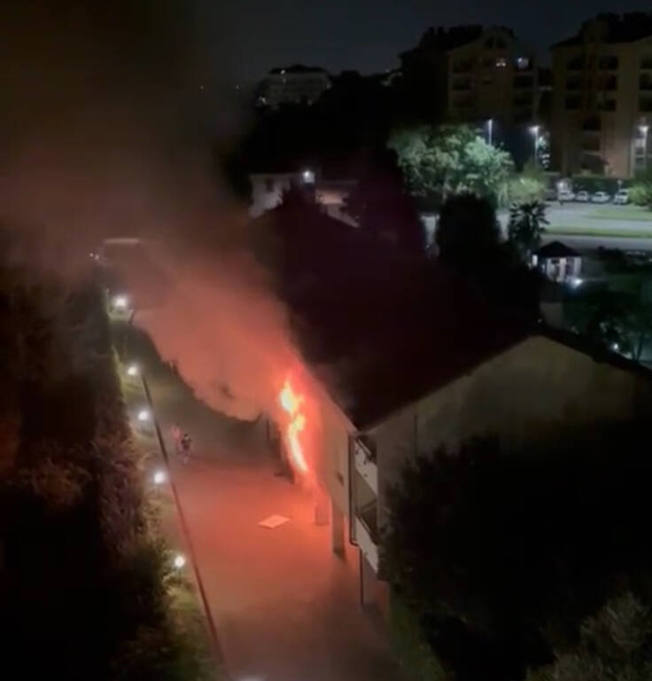 Incendio in palazzina in via Aleardi a Gallarate