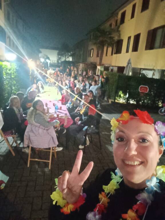 La festa Hawaiana del quartiere di via Per Canegrate a Legnano