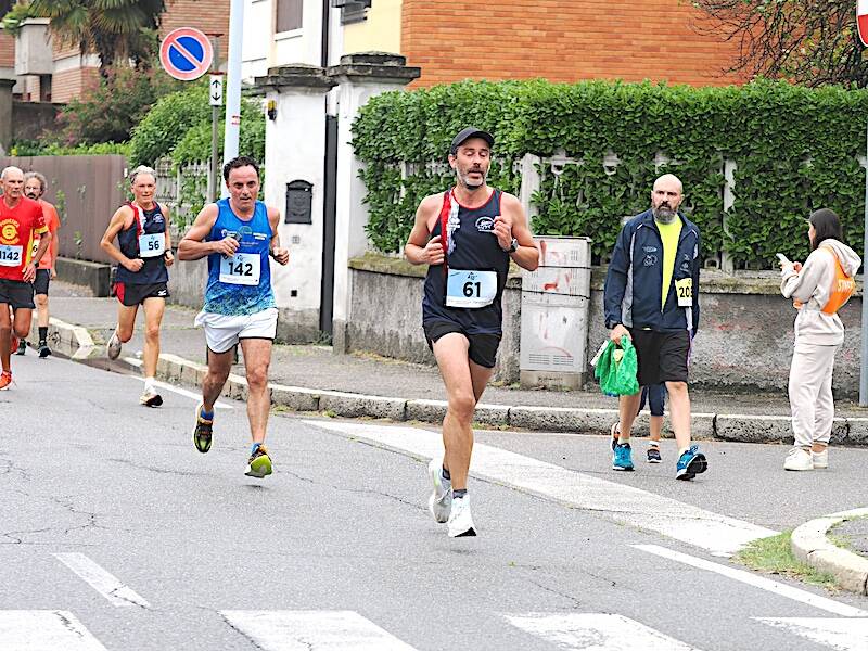 La GallaRun Ten ferma la pioggia e conquista Gallarate