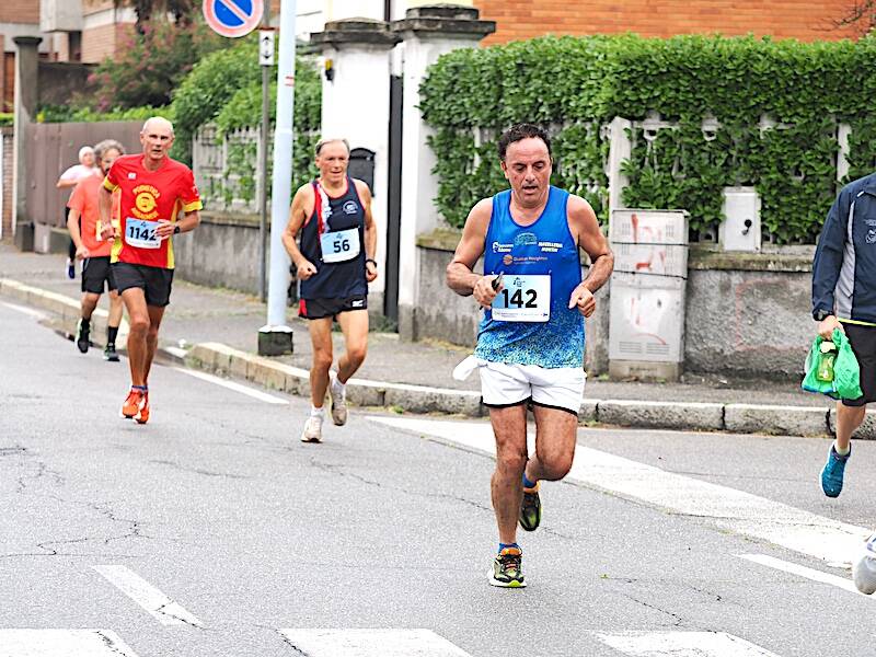 La GallaRun Ten ferma la pioggia e conquista Gallarate