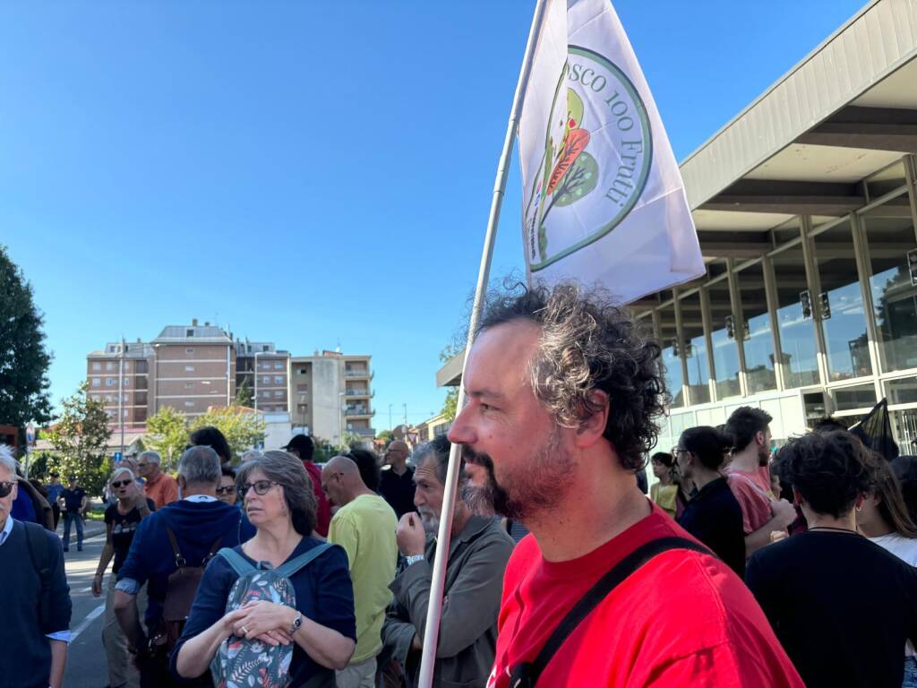 Manifestazione Gallarate via Curtatone