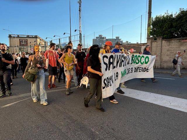 Manifestazione Gallarate via Curtatone