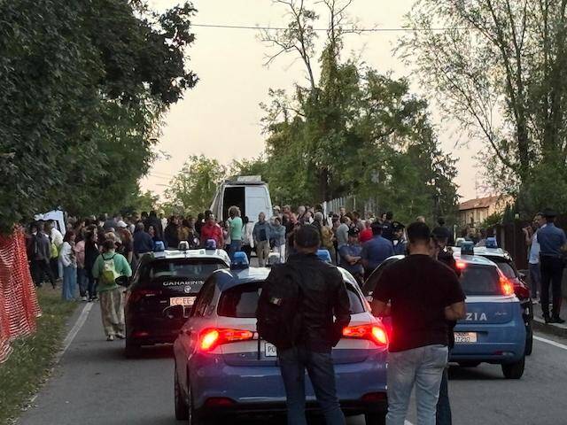 Manifestazione Gallarate via Curtatone