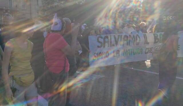 Manifestazione Gallarate via Curtatone