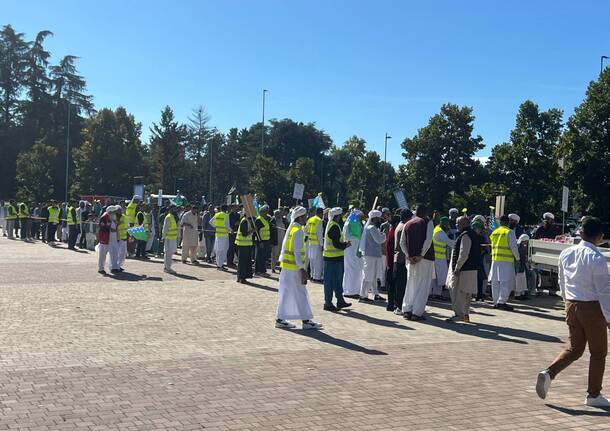 Oltre 400 fedeli sunniti in corteo a Legnano