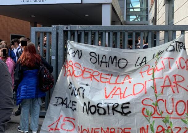 Presidio a Busto Arsizio dell'Unione degli Studenti