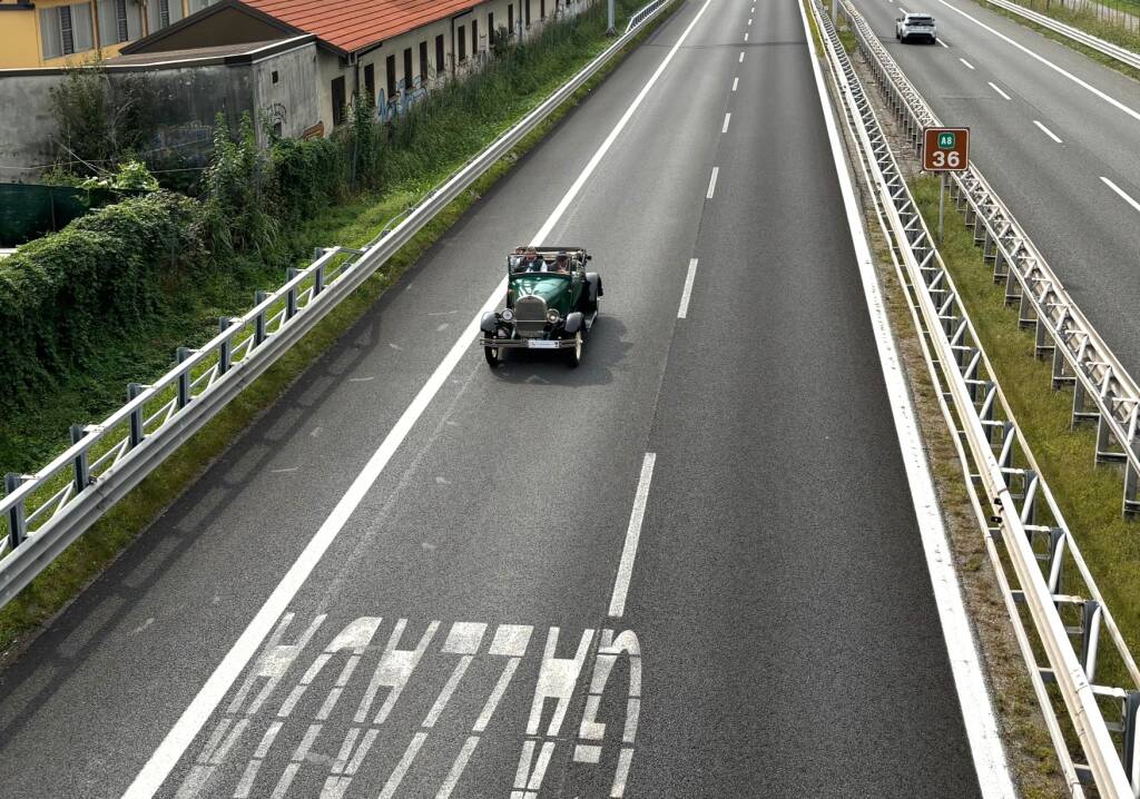 Varese - La sfilata di auto e moto storiche in Autolaghi