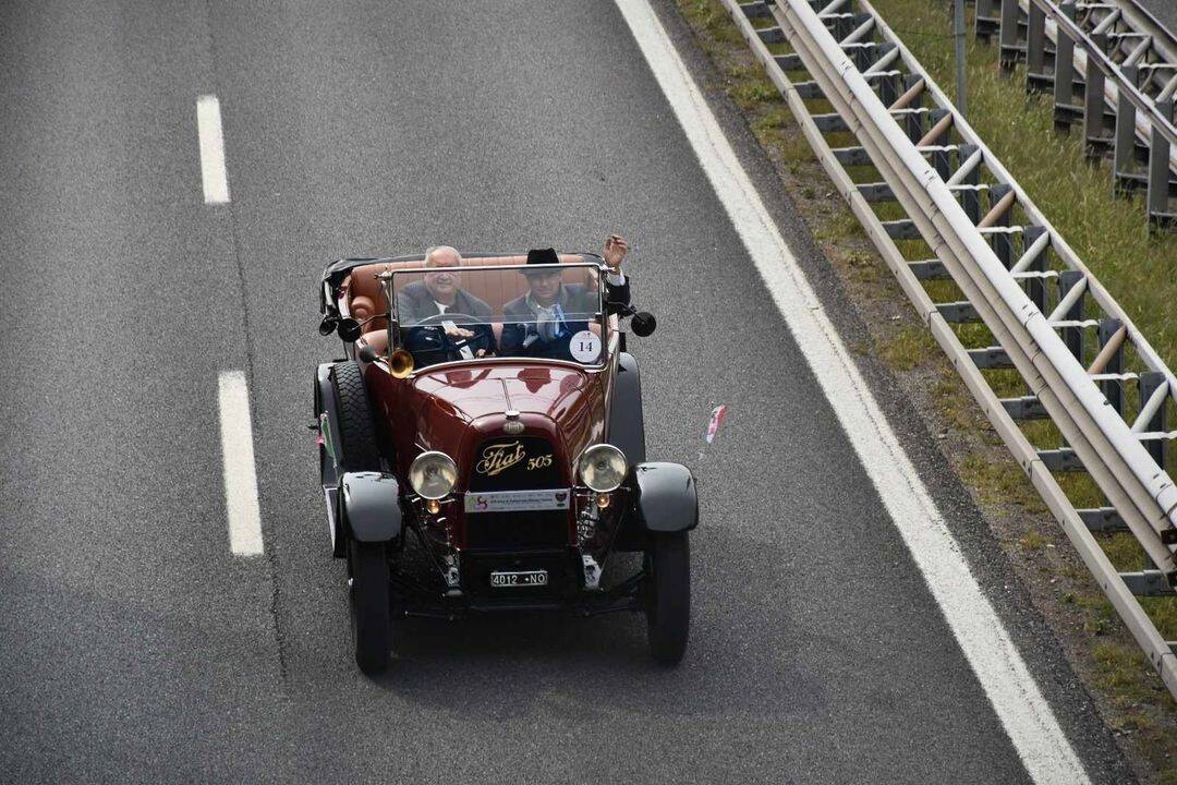 Varese - La sfilata di auto e moto storiche in Autolaghi