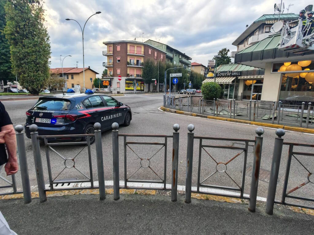 Vigili del fuoco legnano - Tetto in lamiera danneggiato