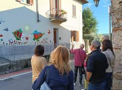 Visita guidata ai murales di Chicco Colombo a Cazzago Brabbia