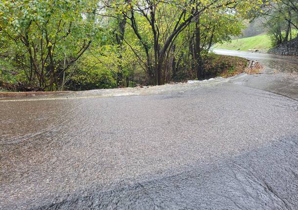 Forti piogge sul Varesotto. Allagamenti su diverse strade