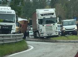 camion incastrati azzate