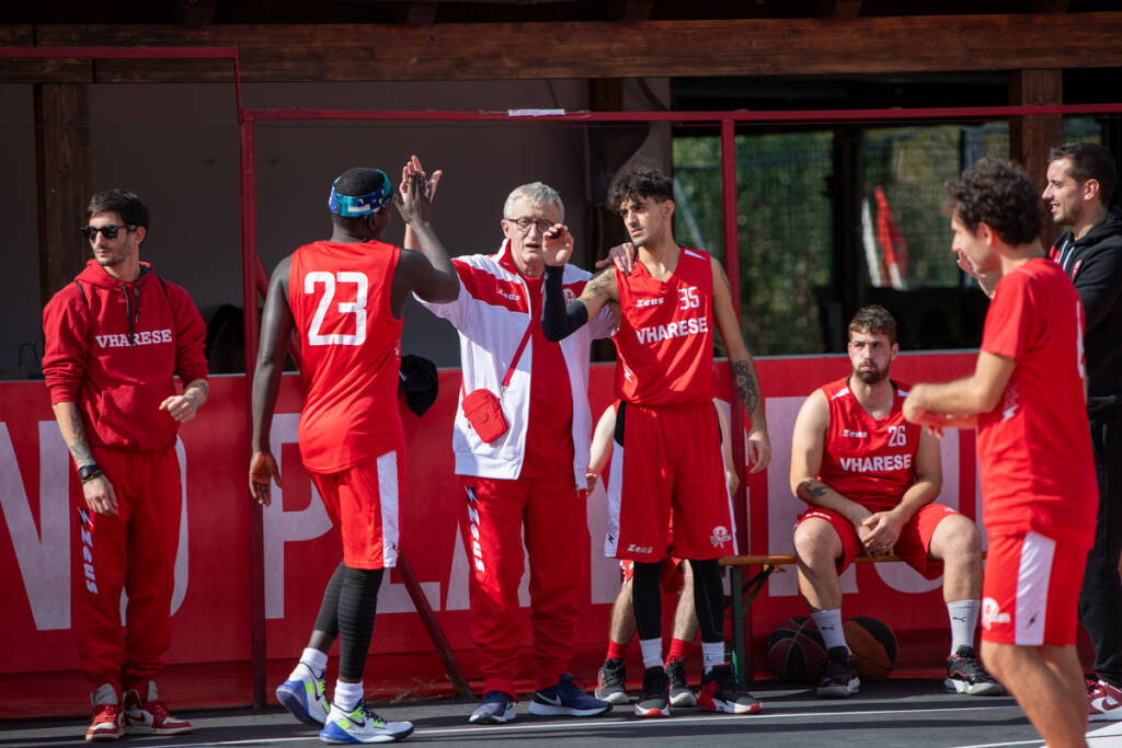 L\' inaugurazione del nuovo campetto da basket di Giubiano