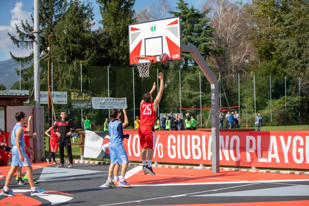 L\' inaugurazione del nuovo campetto da basket di Giubiano