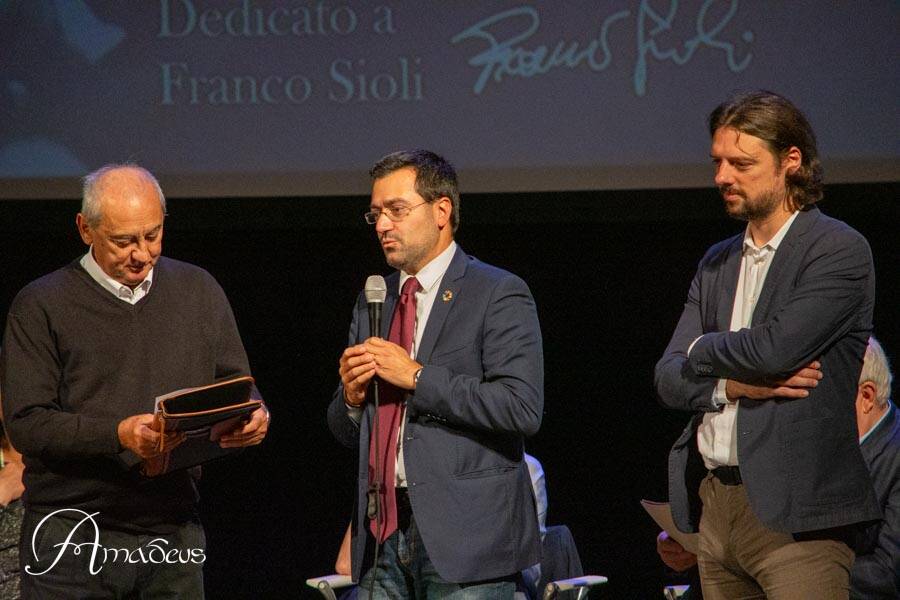 Cinquanta talenti sul palco del Teatro Tirinnanzi di Legnano per ricordare il baritono Franco Sioli