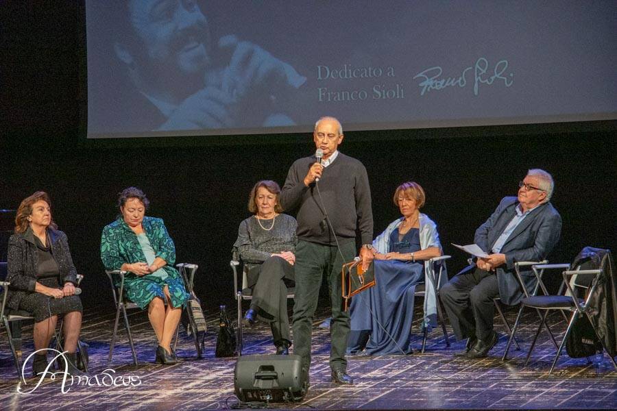 Cinquanta talenti sul palco del Teatro Tirinnanzi di Legnano per ricordare il baritono Franco Sioli