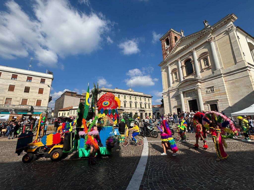 Festa dell'uva Gallarate - Sfilata carri allegorici