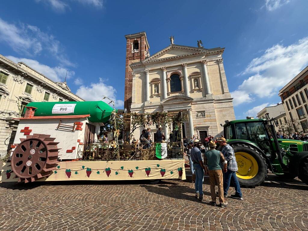 Festa dell'uva Gallarate - Sfilata carri allegorici