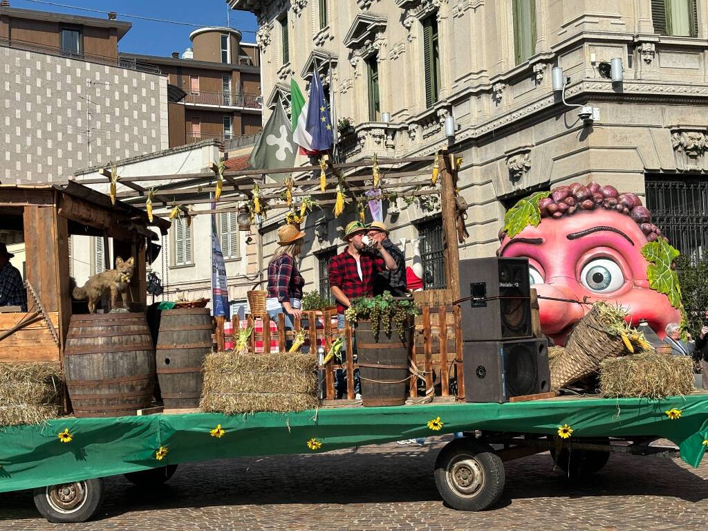 Festa dell'uva Gallarate - Sfilata carri allegorici