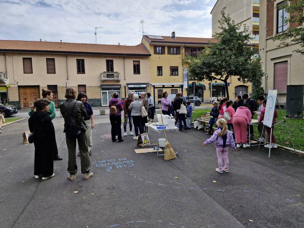 I bambini "colorano" la zona scolastica delle Carducci a Legnano